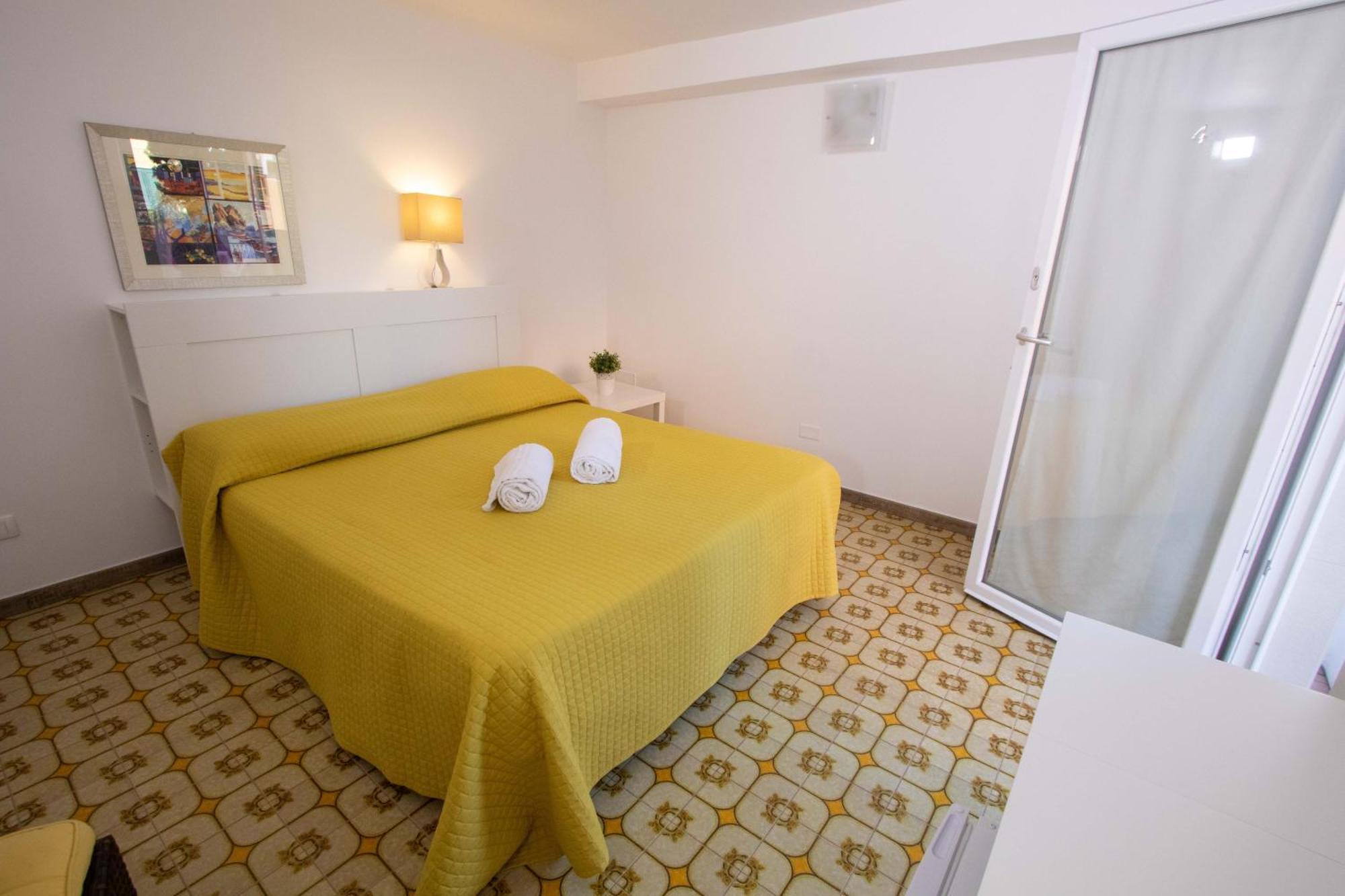 Le Torrette Rooms And Apartments Avola Exterior foto